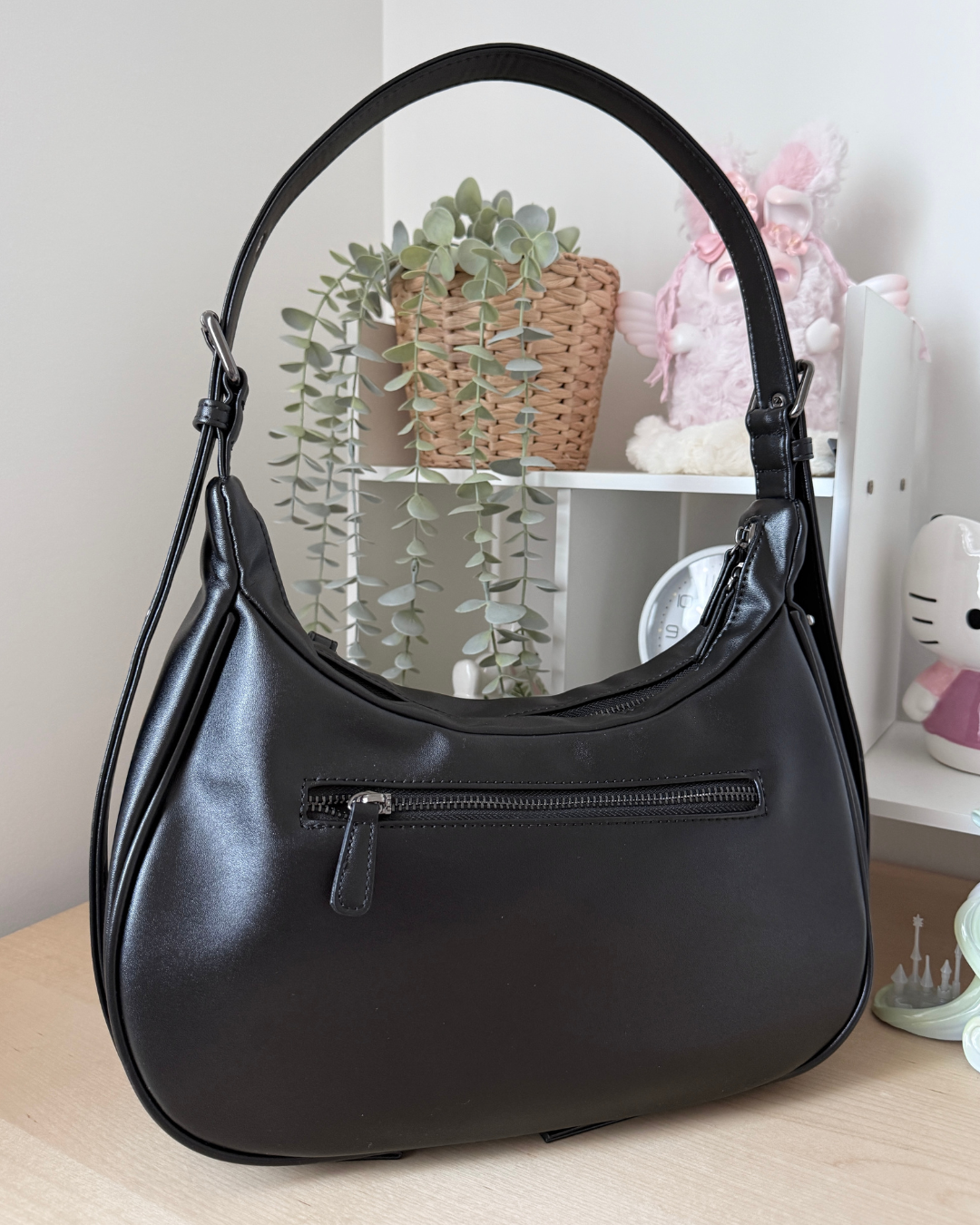 Charm Voyager Bag (Black)