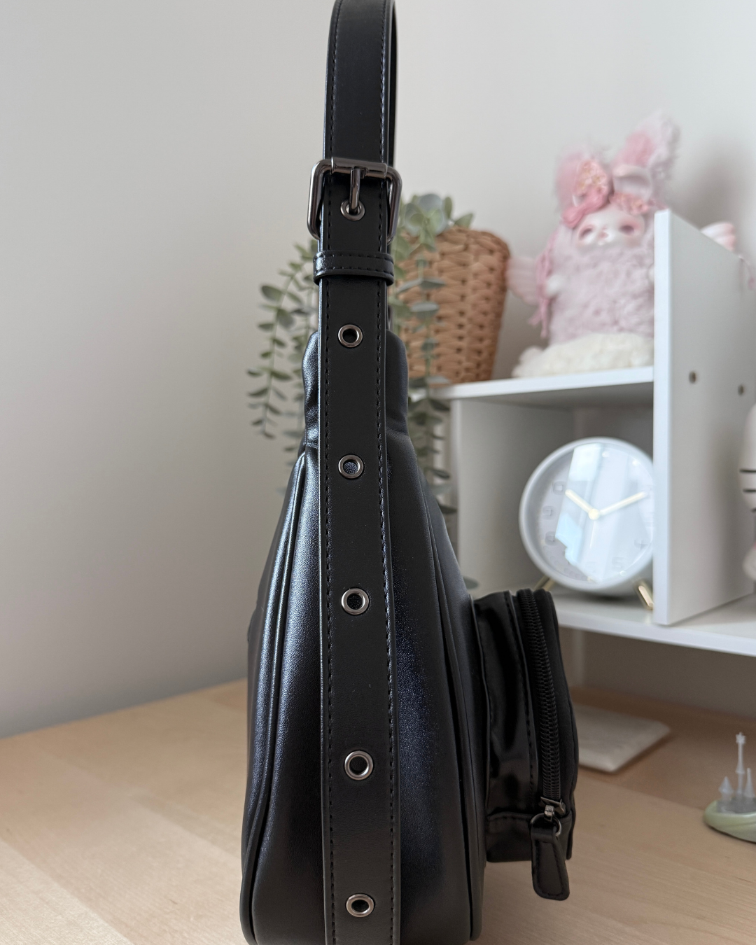Charm Voyager Bag (Black)